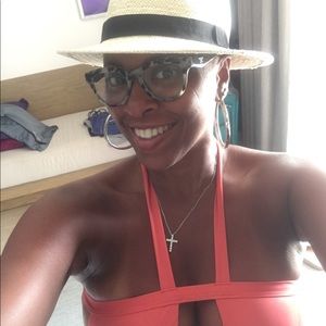 Meet your Posher, Lorie